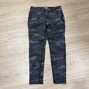 3 for $15 Democracy Camouflage Skinny Jeans 6P
